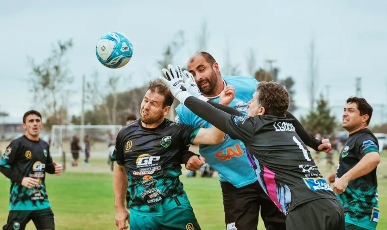 Se disputó la sexta fecha del Torneo Entre Amigos con grandes goleadas y paridad en todas las categorías