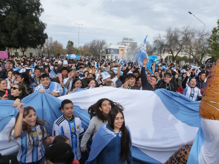 En 5 fotos: la locura y alegría de los piquenses festejando por la Selección Argentina