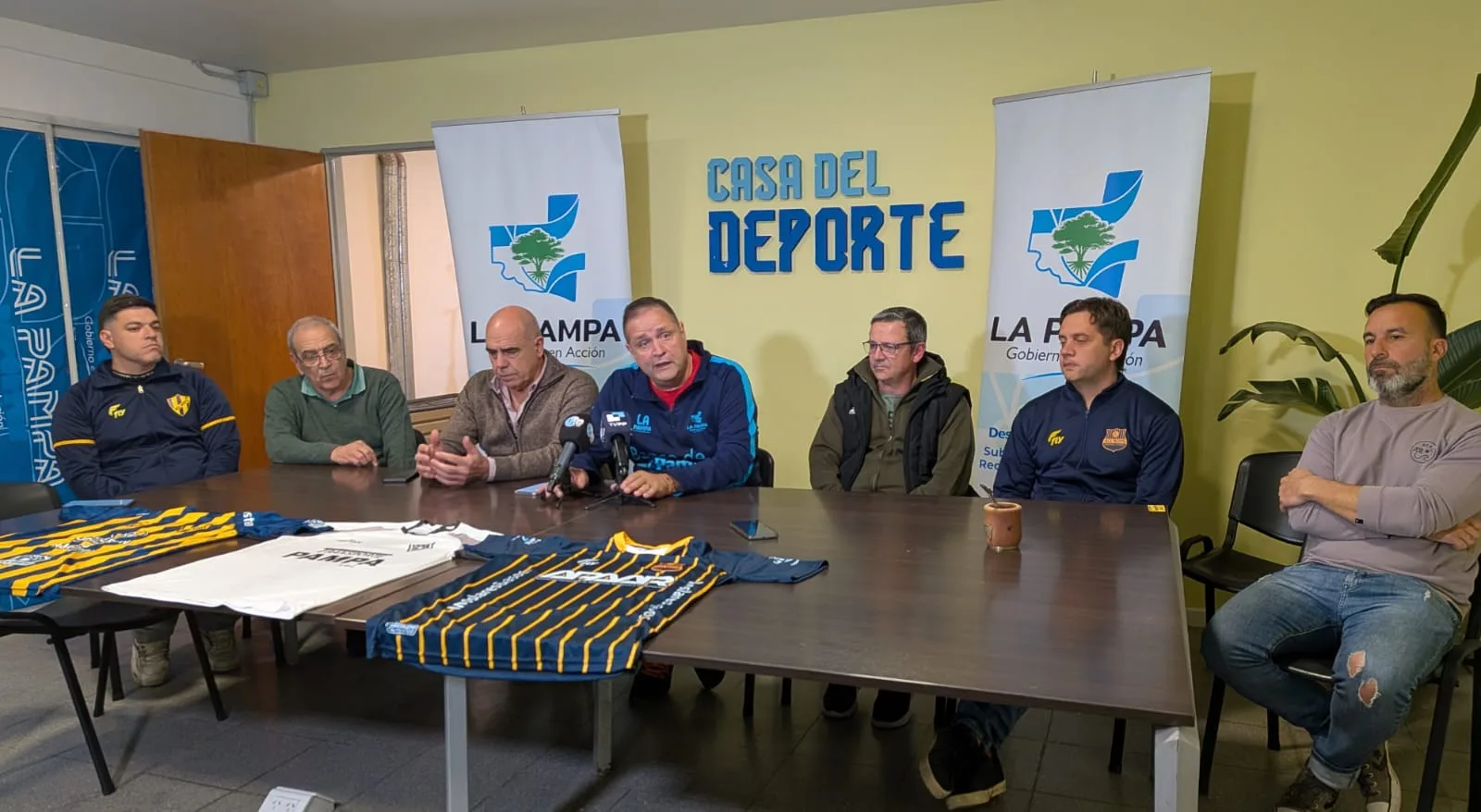 Con apoyo provincial, presentaron a los cuatro equipos pampeanos que jugarán el Torneo Regional Amateur