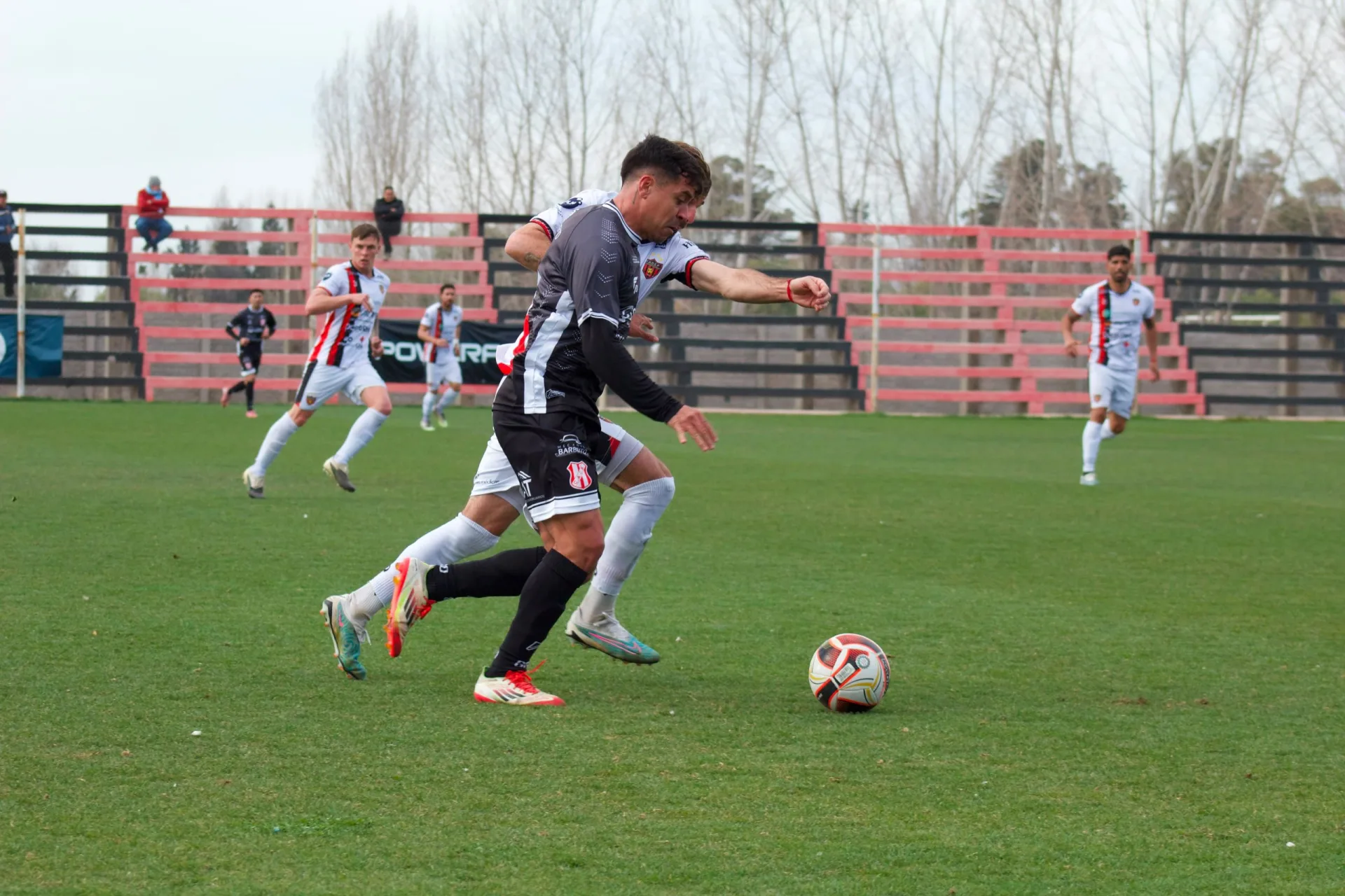 Costa Brava sumó otro punto: empató ante FADEP y encadenó su tercer empate consecutivo en la Reválida