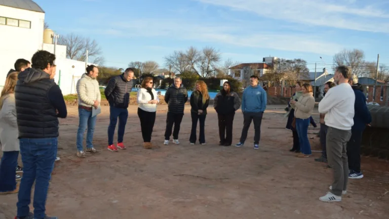 Respaldo provincial: El Club Ferro de Pico recibió fondos para la construcción de un playón multifuncional