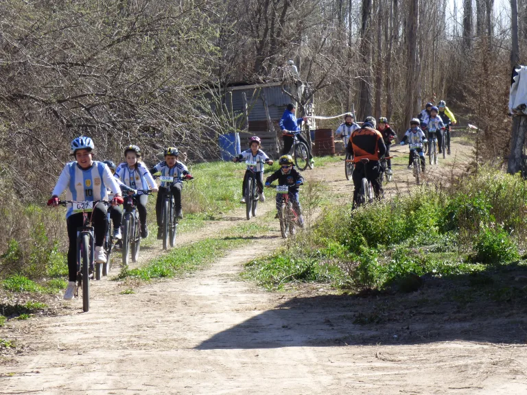 Gobernador Duval: Impulsan el ciclismo infantil a partir de una capacitación provincial