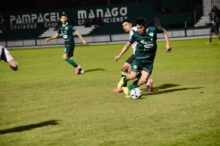 Ferro de Pico igualó ante Atlético Santa Rosa y quedó obligado a ganar en la definición