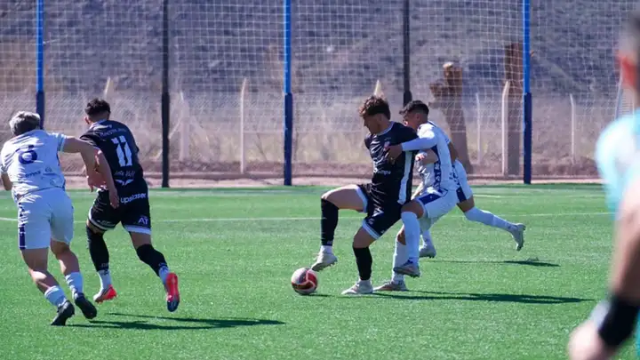 Costa Brava rescató un valioso empate ante Deportivo Rincón y se enfoca en los playoffs del Federal A