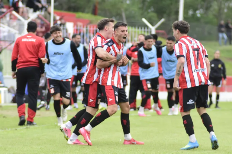 Empate y suspenso: Costa Brava y Villa Mitre definen la llave en la vuelta